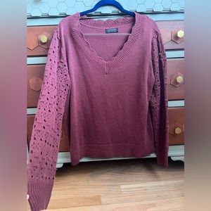 BloomChic Burgundy Pointelle Knit Scalloped Trim V Neck Top Sweater Size L US12